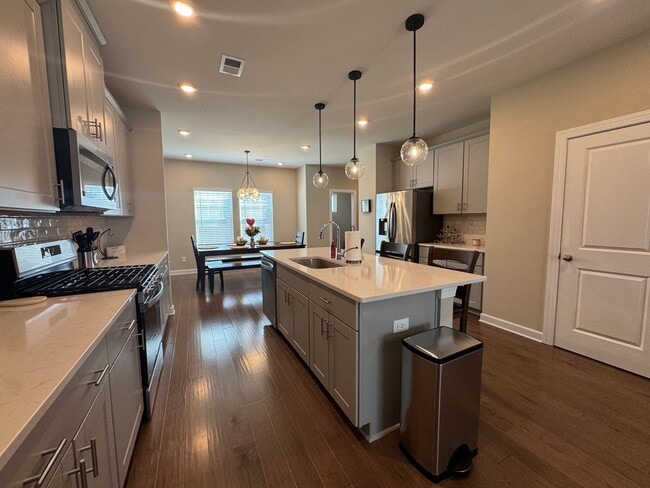 Building Photo - Modern 3-Level Townhome for Rent | Prime SW Charlotte Location