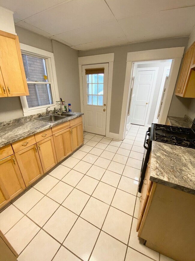 Building Photo - Newly Renovated 4 Bedroom, 1.5 Bathroom in...