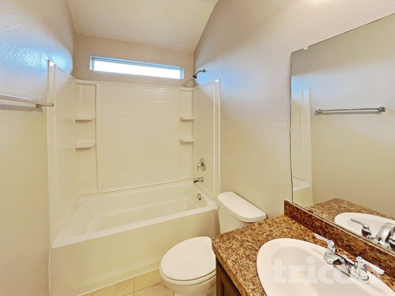 Building Photo - 601 Creekview Dr