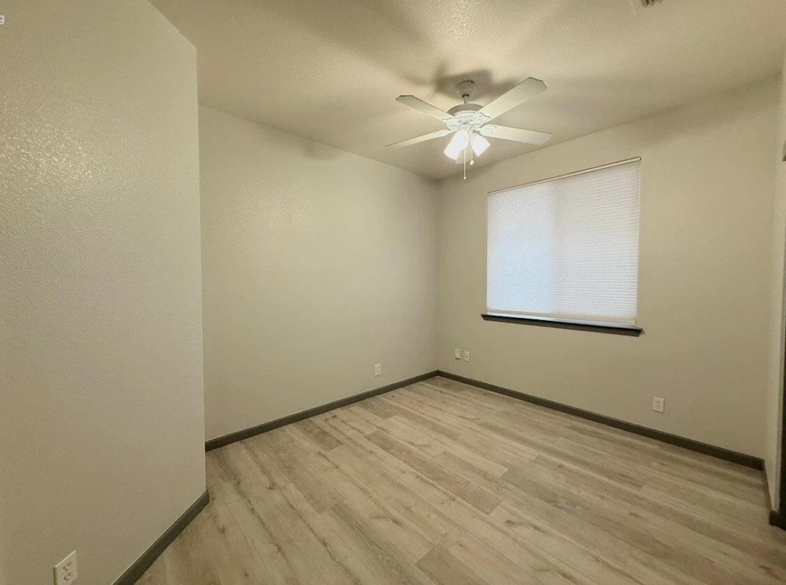 Building Photo - 633 Chandon Dr