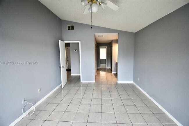 Building Photo - 15015 SW 52nd Ln
