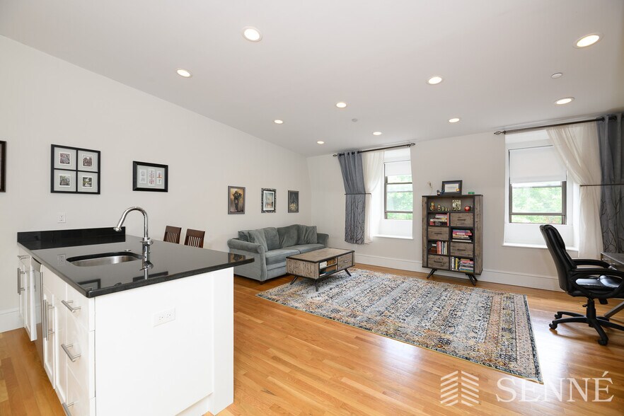 Primary Photo - 87 3rd St
