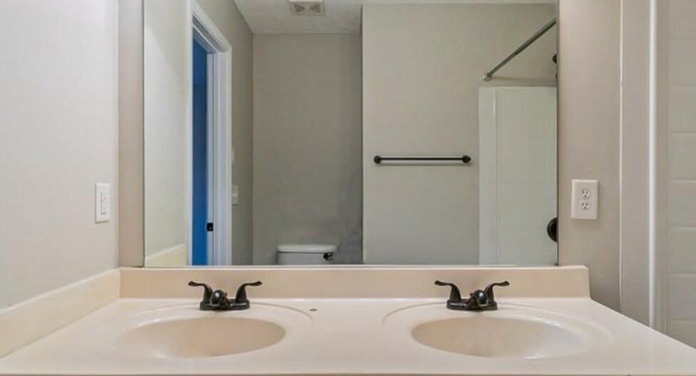 Master Bathroom - 1417 Pleasant Ridge Rd