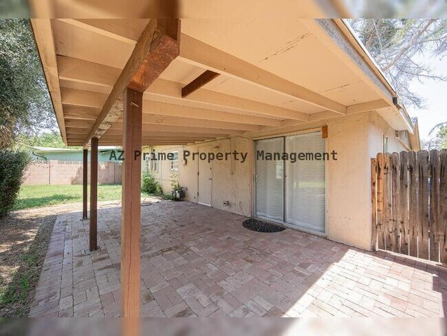 Building Photo - 506 W 11th St