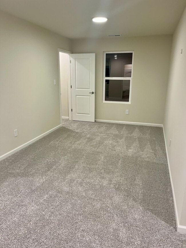 Building Photo - Newer Construction Home!