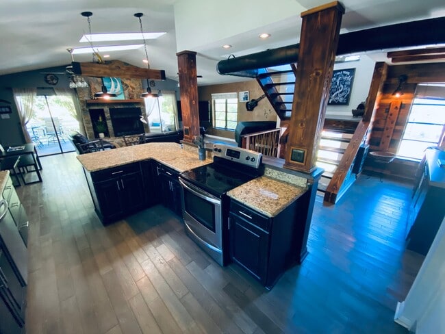 Building Photo - 3401 E Debazan Ave