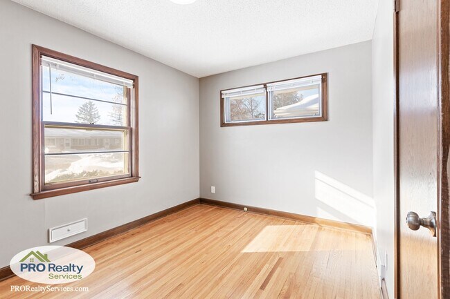 Building Photo - 3 Bedroom Home in St. Louis Park