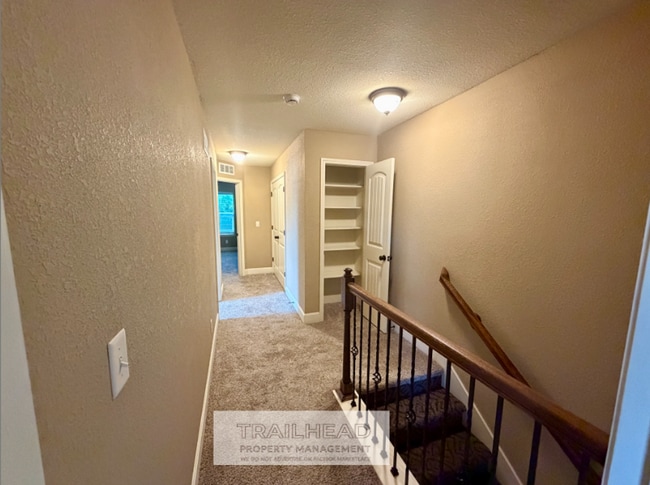 Building Photo - Northland Living at Its Best | 3 Bed • 2 Bath • 1,500 Sq Ft