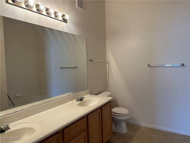 Building Photo - 2305 W Horizon Ridge Pkwy