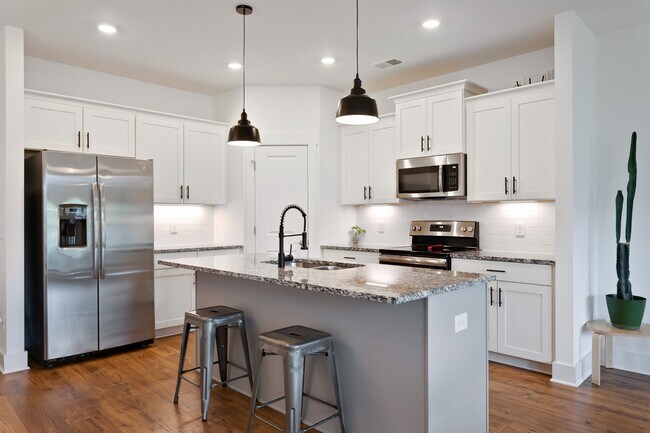 Building Photo - 2079 Orangery Dr