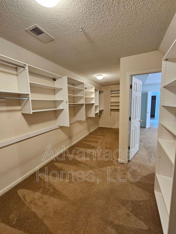 Building Photo - 14117 Parkhill Ln