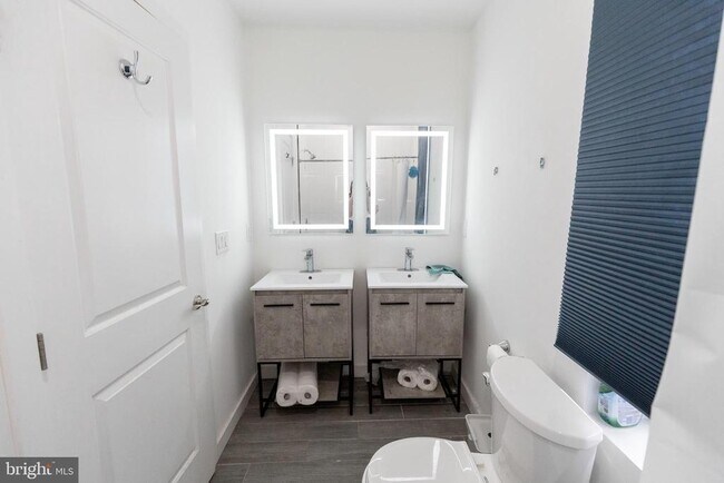 Building Photo - 3945 Lancaster Ave