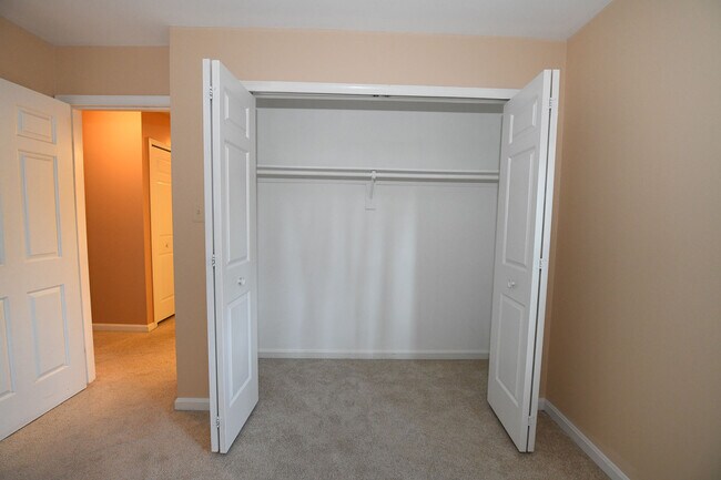 Building Photo - Gorgeous 4 BR 2+2 Baths Colonial - Finished Walk-Out Basement and Car Garage