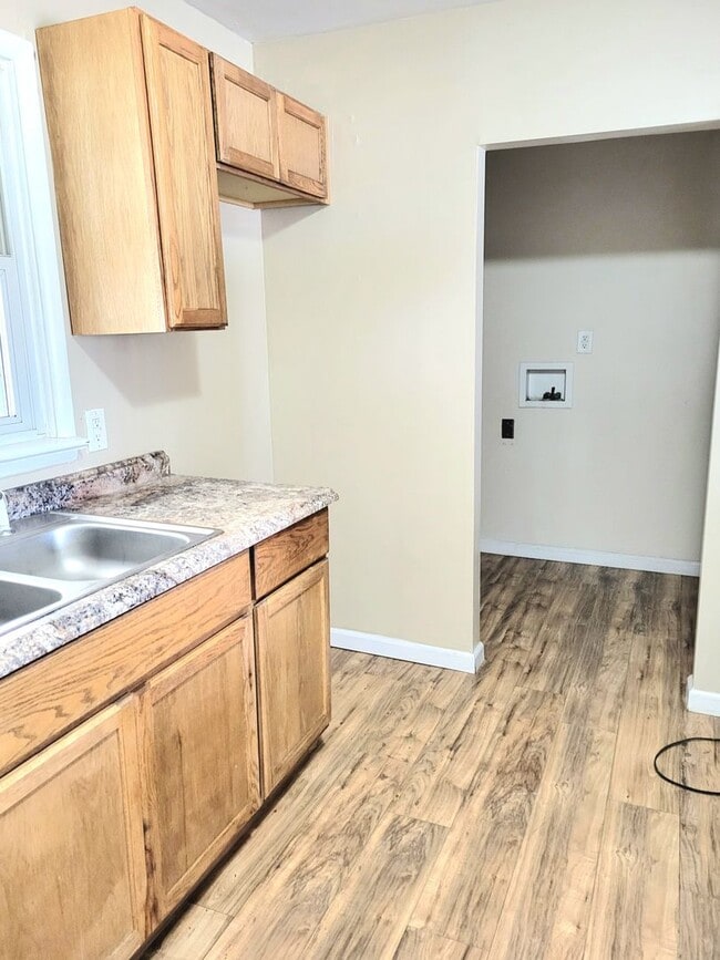 Building Photo - 1604 Sycamore St