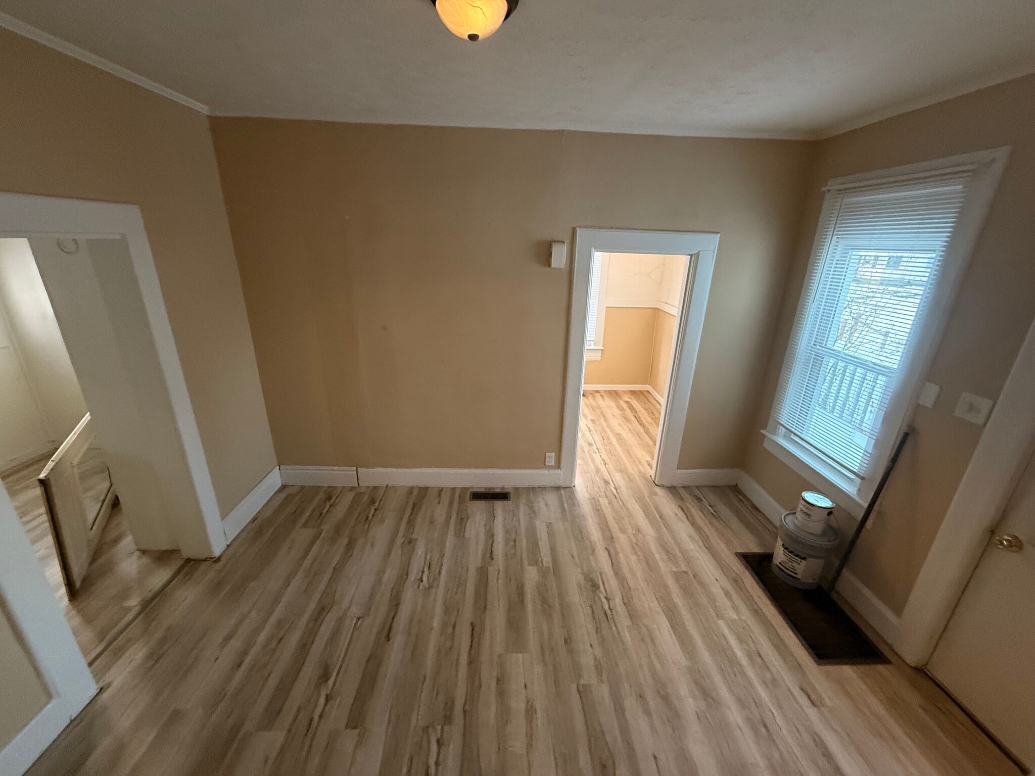 Building Photo - 1402 E Fox St