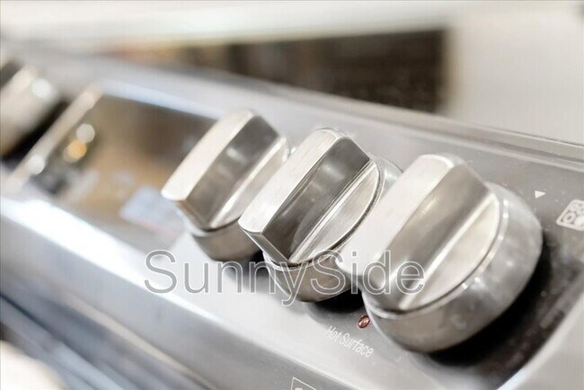 Building Photo - 42 Nottingham Way