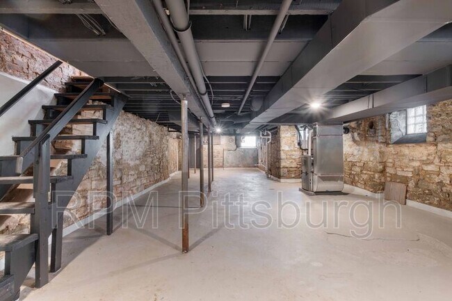 Building Photo - 161 Morewood Ave
