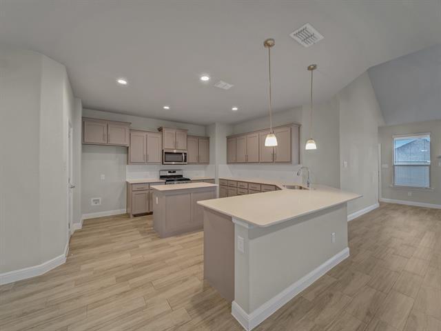 Building Photo - 2305 Coyote Way