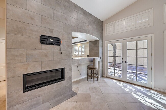 Building Photo - single story upgraded walking distance to park