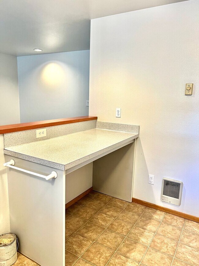 Building Photo - Cozy Grey Hawk Condo by COCC!