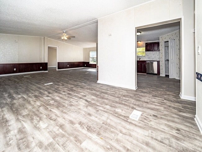 Building Photo - Explore our recently upgraded 3 bedroom 2 bath home