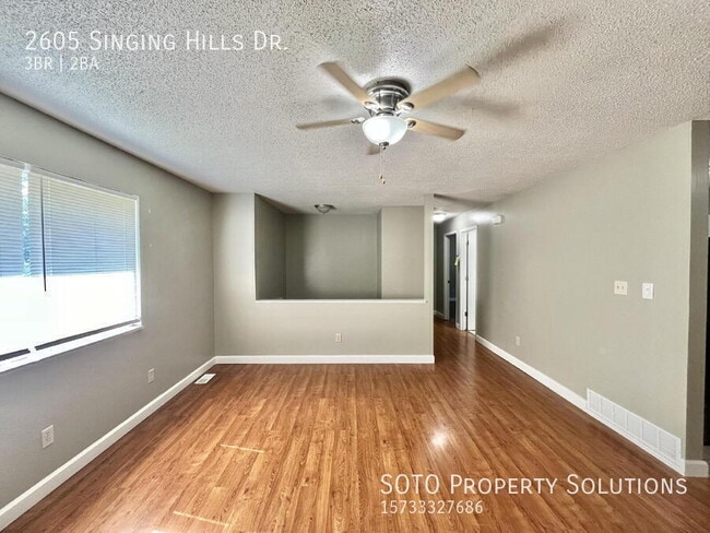 Building Photo - 2605 Singing Hills Dr
