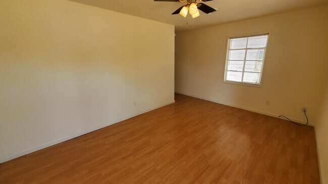 Building Photo - 3-2 in Southlawn!