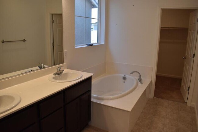 Building Photo - 1441 Bianchi Ln