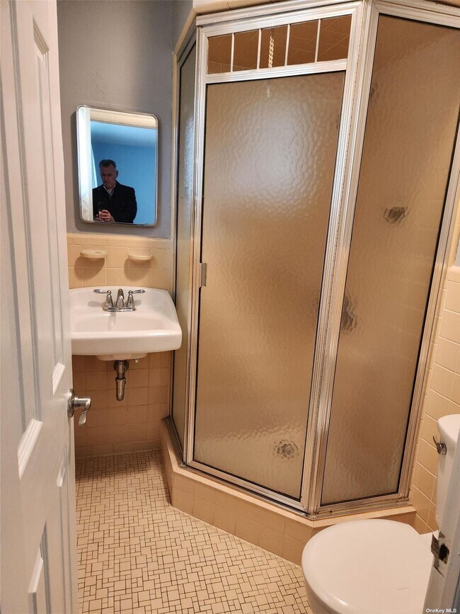 Building Photo - 14 Oakwood Rd