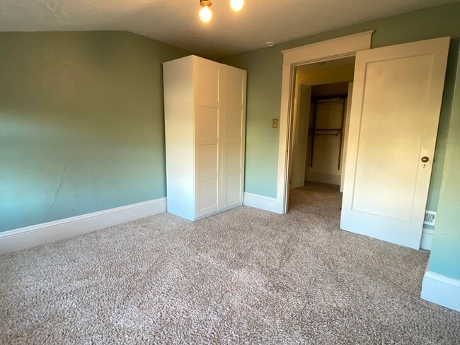 Building Photo - Gorgeous, remodeled 1925 Bungalow 4 bed 2 bath home