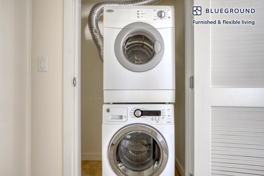 Building Photo - 10301 NE 10th St