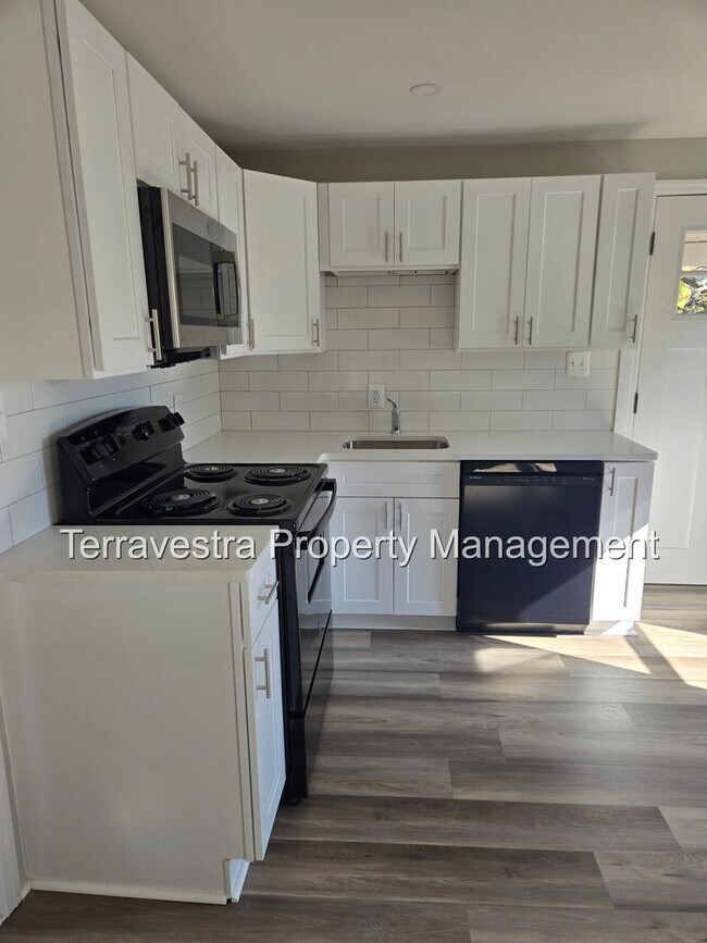 Building Photo - 209 N 3rd St