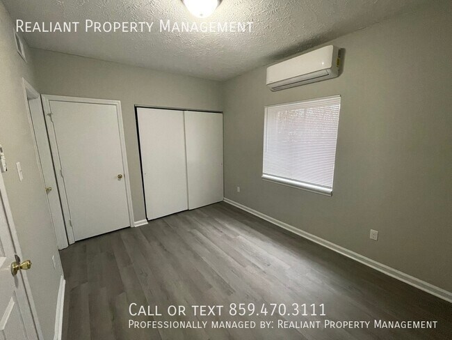 Building Photo - 208 Lakeshore Dr