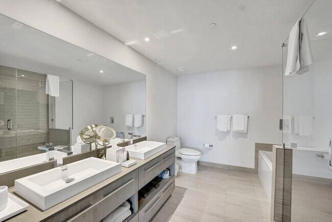 Building Photo - 4010 S Ocean Dr