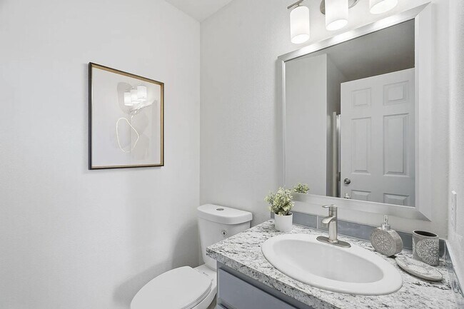 Building Photo - Spacious 4-Bed / 3-Bath South Hill Home — Views, Central A/C, Attached Garage