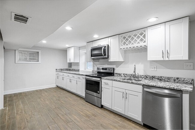 Building Photo - 3158 Westover Dr SE