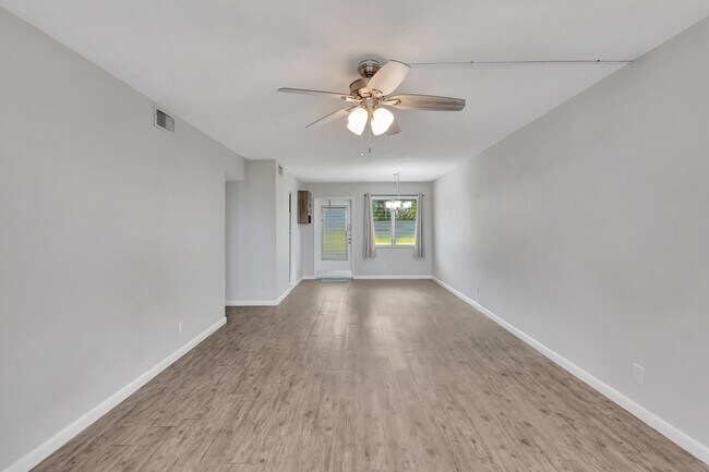 Building Photo - 2161 NE 42nd Ct