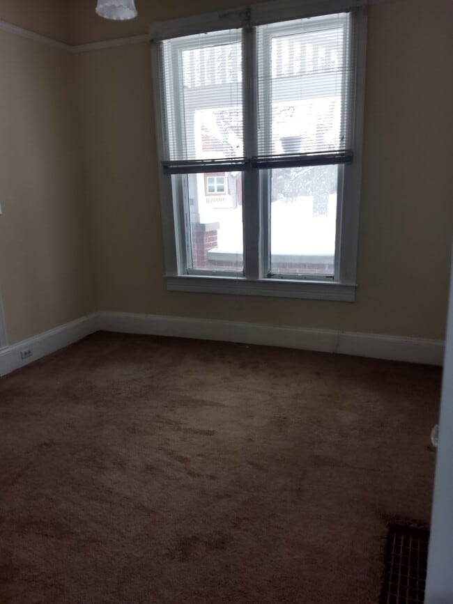 Building Photo - Two Bedroom Home! Fenced in yard! Pet Nego...