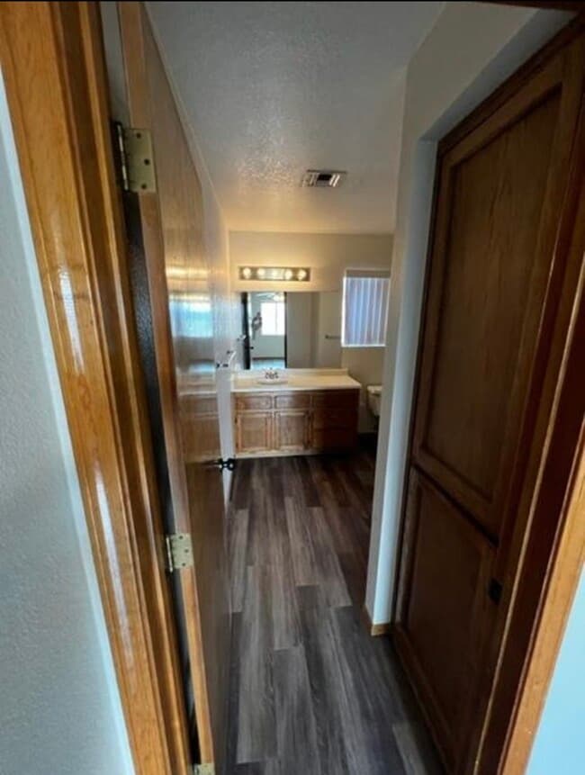 Building Photo - 1165 Sunny Ridge Dr