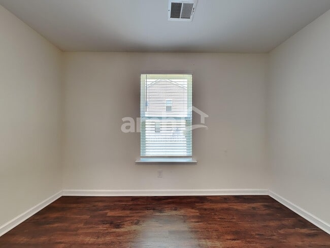 Building Photo - 215 Bellflower Cir