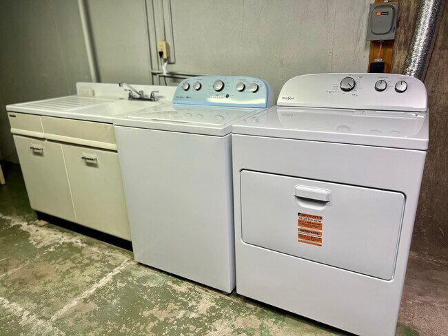 Building Photo - 524 Saybrook Rd