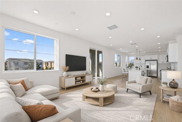 Building Photo - 12985 Royale Dr