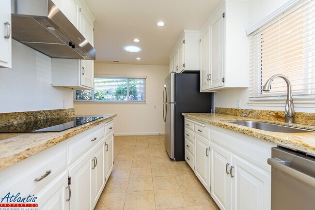 Building Photo - Gorgeous Home | Desirable Location