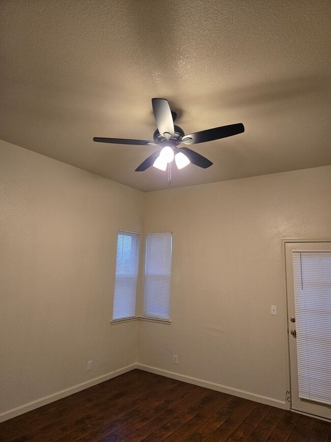 Building Photo - Pet Friendly Home!