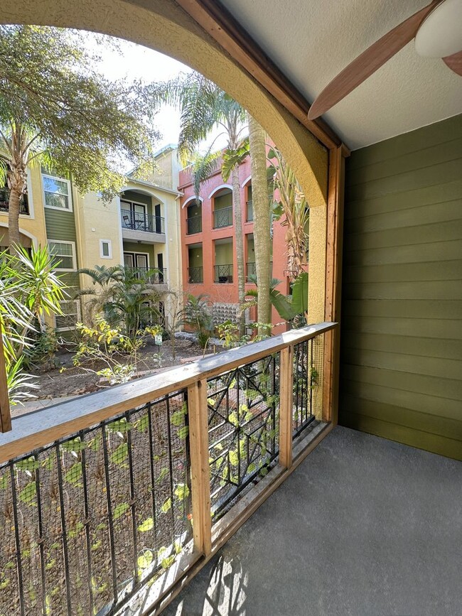 Building Photo - Spacious 1bedroom 1 bath condo in The Quar...