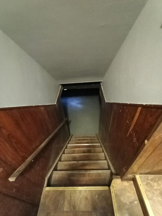 Building Photo - 3 bedroom 1 bath bungalow now available! - $1200/mo