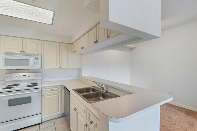 Building Photo - 3022 Alcazar Pl