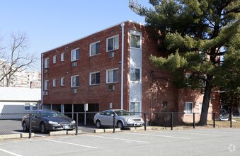 Building Photo - 616 N Piedmont St