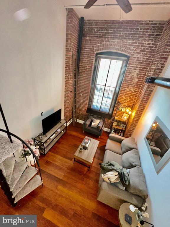 Building Photo - 130-36 N Bread St