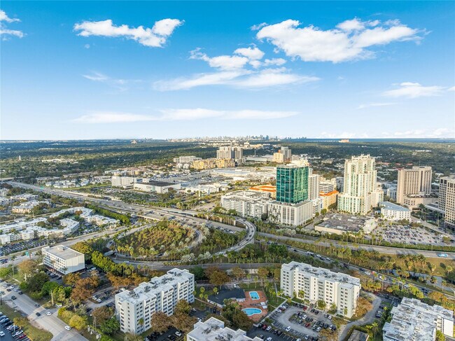 Building Photo - 9001 SW 77th Ave